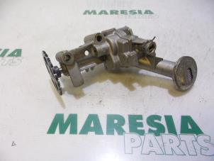 Used Oil pump Renault Espace (JK) 2.0 16V Turbo Price € 60,00 Margin scheme offered by Maresia Parts