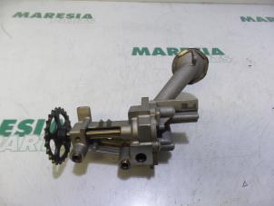 Used Oil pump Renault Laguna II Grandtour (KG) 1.8 16V Price € 65,00 Margin scheme offered by Maresia Parts