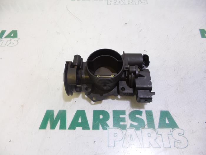 Używane Przepustnica Peugeot 206 (2A/C/H/J/S) 1.4 XR,XS,XT,Gentry Cena € 50,00 Procedura marży oferowane przez Maresia Parts