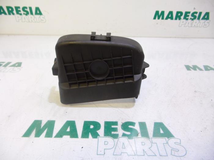 Usagé Couvercle de distribution Peugeot 206 (2A/C/H/J/S) 1.4 XR,XS,XT,Gentry Prix € 20,00 Règlement à la marge proposé par Maresia Parts