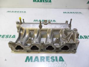 Używane Kolektor dolotowy Renault Espace (JK) 2.0 16V Turbo Cena € 75,00 Procedura marży oferowane przez Maresia Parts