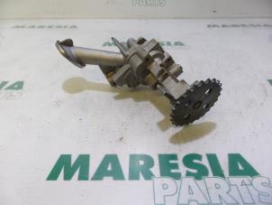 Usados Bomba de aceite Renault Espace (JK) 2.0 16V Turbo Precio € 65,00 Norma de margen ofrecido por Maresia Parts