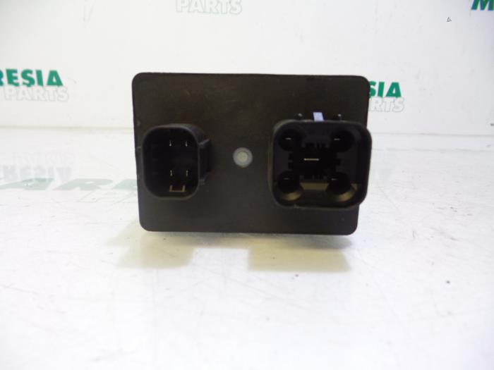 Glow plug relay from a Fiat Doblo Cargo (263) 1.6 D Multijet 2014