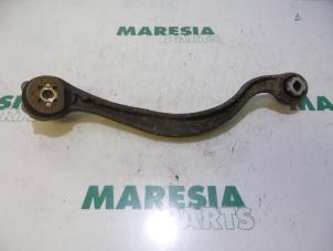 Used Rear lower wishbone, left Peugeot 407 SW (6E) 2.0 HDiF 16V Price € 25,00 Margin scheme offered by Maresia Parts