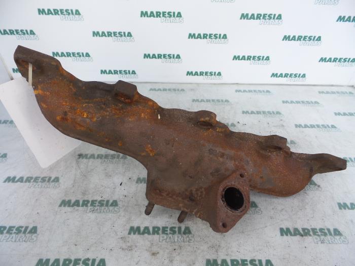 Używane Kolektor wydechowy Peugeot 607 (9D/U) Cena € 60,00 Procedura marży oferowane przez Maresia Parts
