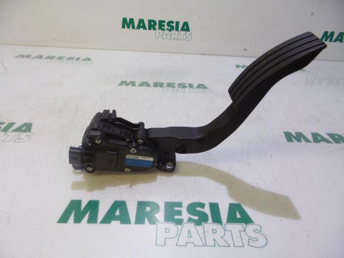 Begagnade Gaspedalsensor Renault Twingo II (CN) 1.2 16V Pris € 40,00 Marginaltabell erbjuds av Maresia Parts