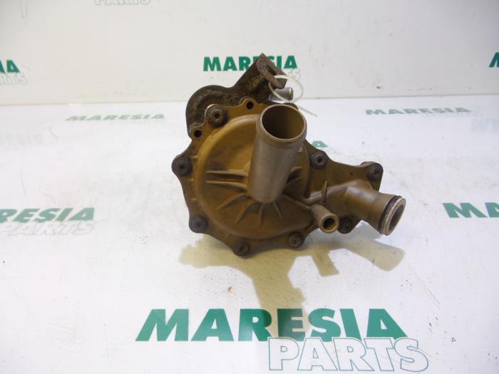 Begagnade Vattenpump Peugeot Boxer (U9) 2.2 HDi 120 Euro 4 Pris € 48,40 Inklusive moms erbjuds av Maresia Parts