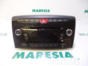 Używane Radioodtwarzacz CD Lancia Ypsilon (312) 0.9 TwinAir 85 Cena € 183,75 Procedura marży oferowane przez Maresia Parts