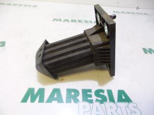 Używane Rama zderzaka przód Lancia Ypsilon (312) 0.9 TwinAir 85 Cena € 20,00 Procedura marży oferowane przez Maresia Parts