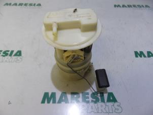 Usados Bomba eléctrica de combustible Renault Clio II (BB/CB) 1.4 16V Precio € 20,00 Norma de margen ofrecido por Maresia Parts