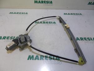 Used Window mechanism 2-door, front right Renault Clio II (BB/CB) 1.4 16V Price € 25,00 Margin scheme offered by Maresia Parts