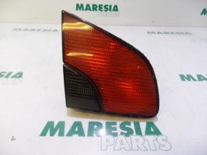 Gebrauchte Rücklicht links Peugeot 406 Break (8E/F) 2.0 HDi 110 Preis € 20,00 Margenregelung angeboten von Maresia Parts
