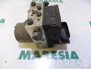 Używane Pompa ABS Fiat Stilo (192A/B) 1.2 16V 3-Drs. Cena € 90,00 Procedura marży oferowane przez Maresia Parts