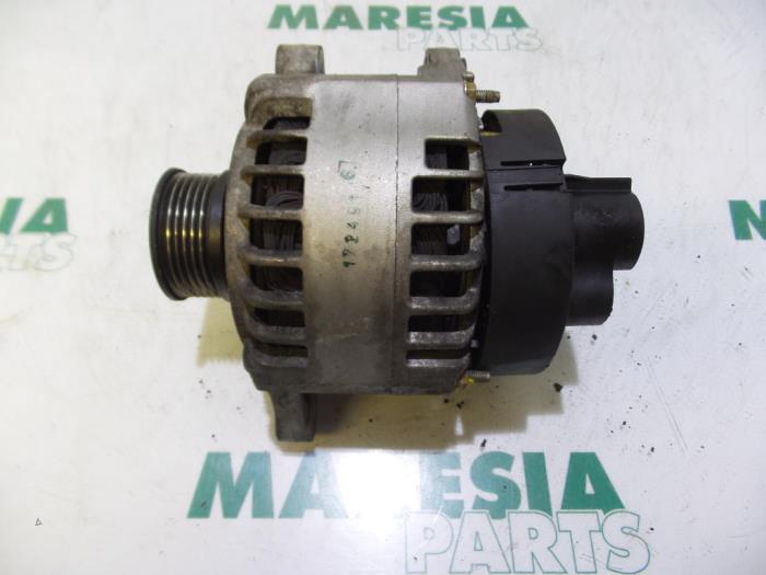 Używane Pradnica Lancia Thesis (841) 2.4 JTD Cena € 210,00 Procedura marży oferowane przez Maresia Parts