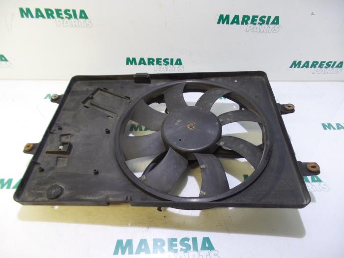 Używane Silnik wentylatora Lancia Thesis (841) 2.4 JTD Cena € 49,99 Procedura marży oferowane przez Maresia Parts
