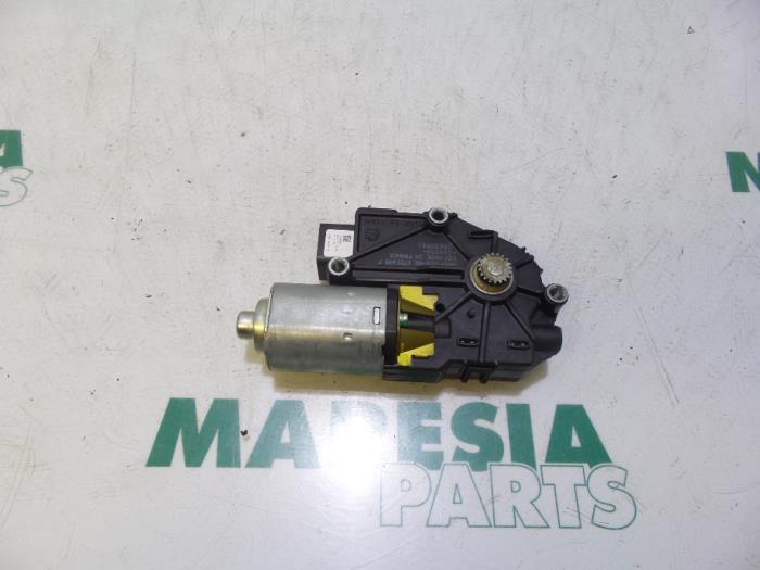 Gebrauchte Schiebedach Motor Fiat Grande Punto (199) 1.4 T-Jet 16V Preis € 105,00 Margenregelung angeboten von Maresia Parts