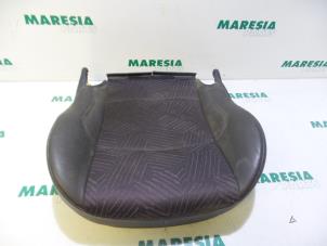 Używane Tapicerka fotela lewego Renault Laguna Cena € 50,00 Procedura marży oferowane przez Maresia Parts
