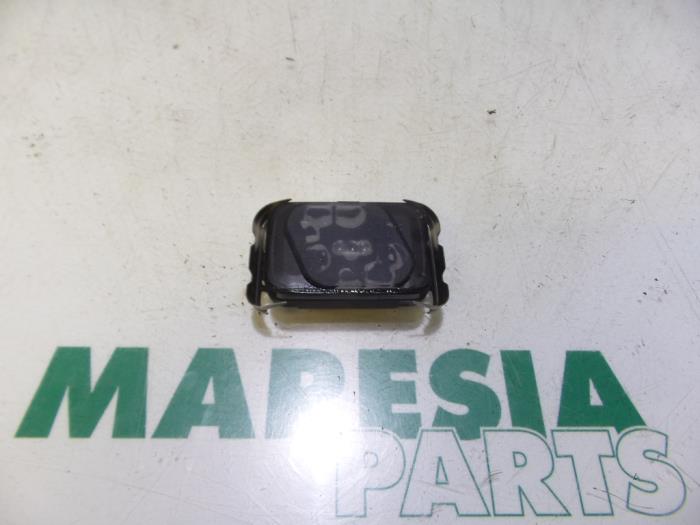 Begagnade Regnsensor Renault Vel Satis (BJ) 3.5 V6 24V Autom. Pris € 25,00 Marginaltabell erbjuds av Maresia Parts
