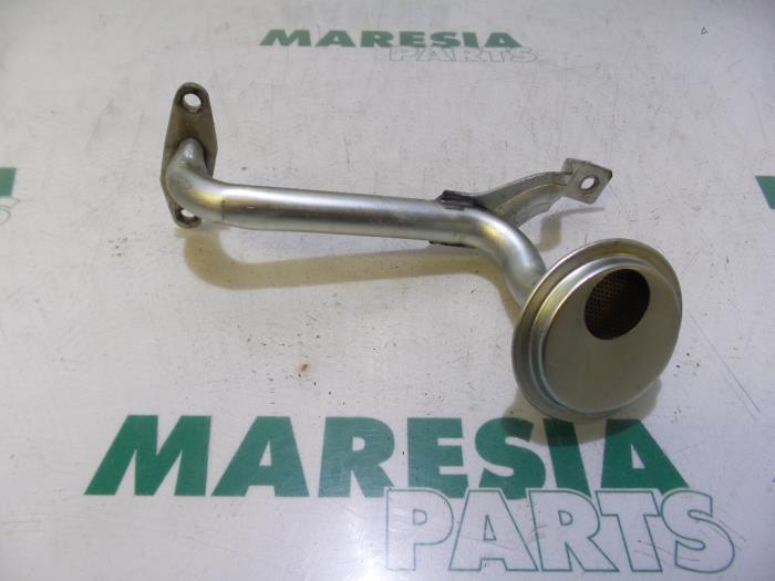 Używane Pompa oleju Alfa Romeo GT (937) 2.0 JTS 16V Cena € 35,00 Procedura marży oferowane przez Maresia Parts