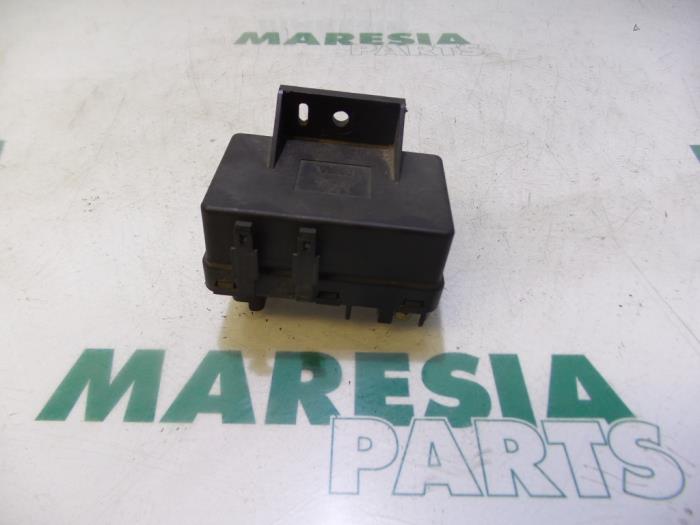 Begagnade Relä Peugeot 607 (9D/U) 2.0 16V Pris € 25,00 Marginaltabell erbjuds av Maresia Parts