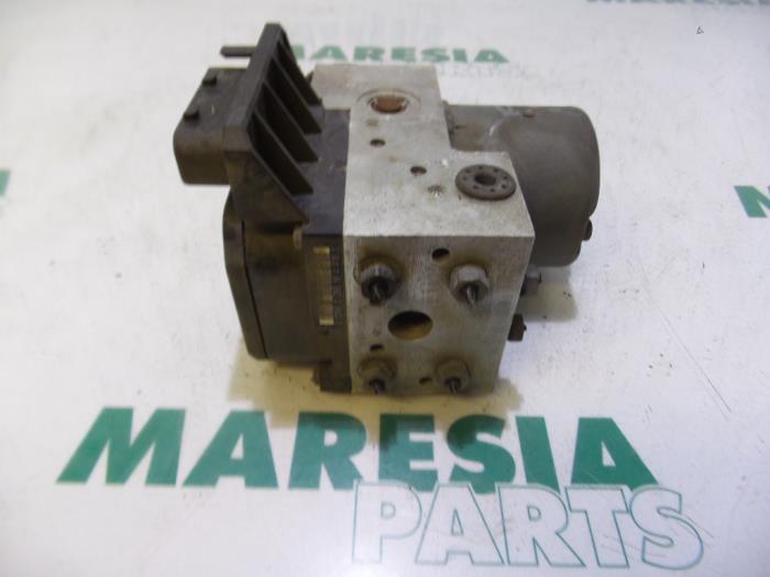 Begagnade ABS-pump Peugeot 607 (9D/U) 2.0 16V Pris € 105,00 Marginaltabell erbjuds av Maresia Parts