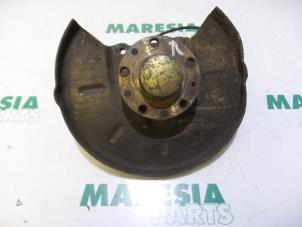 Usagé Joint arrière droit Alfa Romeo GT (937) 1.9 JTD 16V Multijet Prix € 75,00 Règlement à la marge proposé par Maresia Parts
