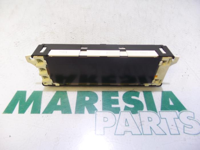 Used Interior display Peugeot Partner (GC/GF/GG/GJ/GK) 1.6 HDI 90 16V Price € 36,30 Inclusive VAT offered by Maresia Parts