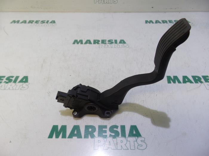 Begagnade Gaspedalsensor Citroen C4 Cactus (0B/0P) 1.6 Blue Hdi 100 Pris € 20,00 Marginaltabell erbjuds av Maresia Parts