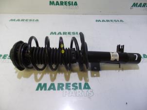 Gebrauchte Stoßdämpferstrebe links vorne Citroen C4 Cactus (0B/0P) 1.6 Blue Hdi 100 Preis € 75,00 Margenregelung angeboten von Maresia Parts
