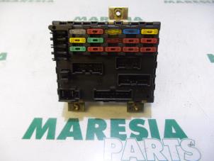 Używane Skrzynka bezpieczników Fiat Barchetta (183) 1.8 16V Cena € 40,00 Procedura marży oferowane przez Maresia Parts