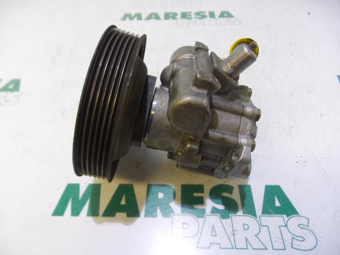 Usagé Pompe de direction Fiat Barchetta (183) 1.8 16V Prix € 50,00 Règlement à la marge proposé par Maresia Parts