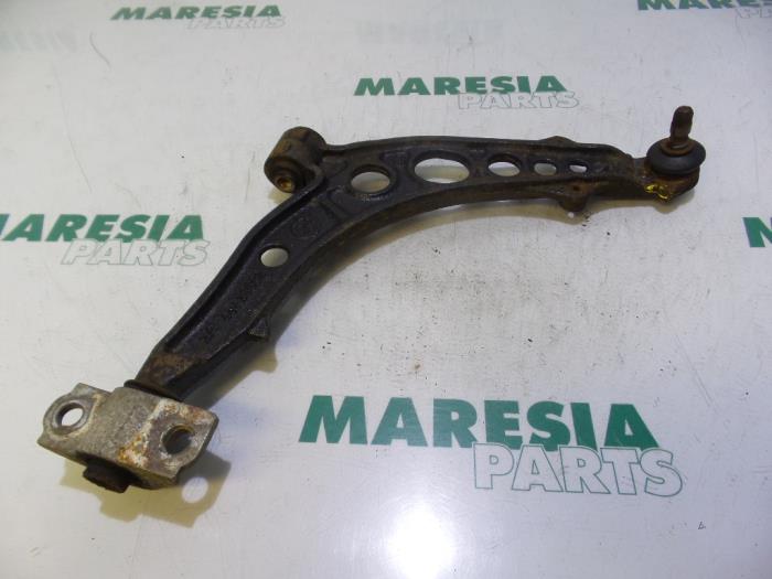 Front lower wishbone, right from a Fiat Barchetta (183) 1.8 16V 1996