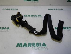 Used Front seatbelt, left Fiat Stilo (192A/B) 2.4 20V Abarth 3-Drs. Price € 60,00 Margin scheme offered by Maresia Parts