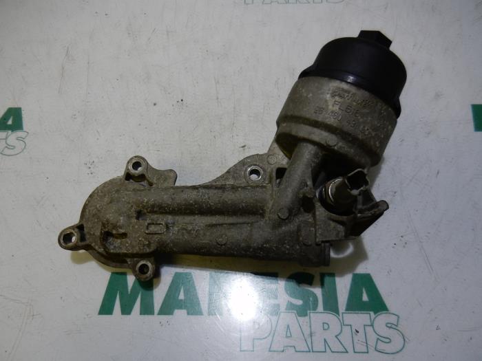 Gebrauchte Ölfilterhalter Peugeot 206 SW (2E/K) 1.4 Preis € 35,00 Margenregelung angeboten von Maresia Parts