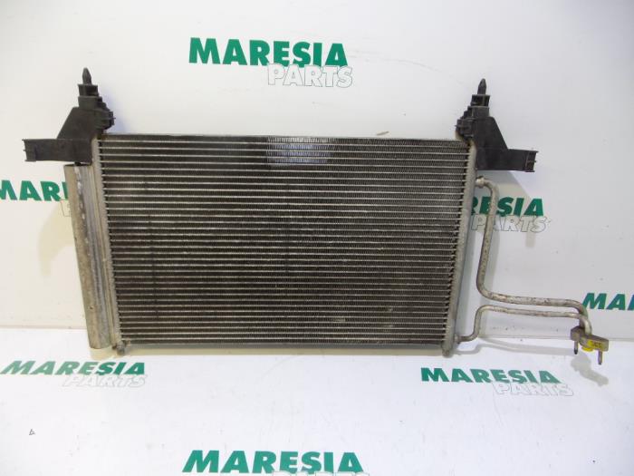 Air conditioning condenser from a Fiat Stilo (192A/B) 2.4 20V Abarth 3-Drs. 2002