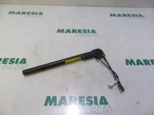 Used Seatbelt tensioner, right Renault Clio III (BR/CR) 1.5 dCi 70 Price € 35,00 Margin scheme offered by Maresia Parts