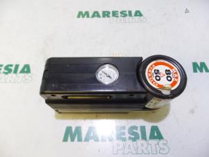 Używane Zestaw naprawczy do opon Fiat Punto Evo (199) 1.3 JTD Multijet Start&Stop 16V Cena € 50,00 Procedura marży oferowane przez Maresia Parts