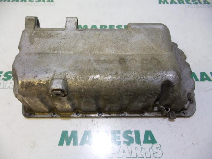 Usagé Couvercle carter Fiat Scudo (220Z) 2.0 JTD 16V Prix € 75,00 Règlement à la marge proposé par Maresia Parts