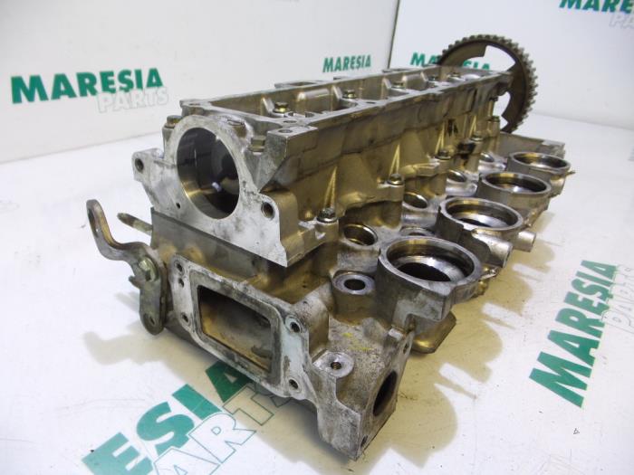 Cylinder head Peugeot 206 SW 1.4 HDi 0200CN 8HZ Maresia Parts
