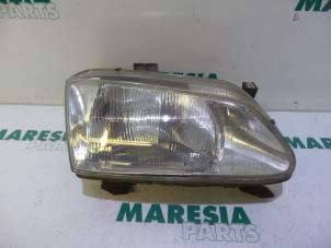 Used Headlight, right Renault Megane Scénic (JA) 1.6 RT Price € 25,00 Margin scheme offered by Maresia Parts