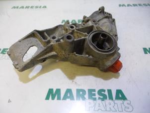 Used Oil filter holder Renault Clio II (BB/CB) 1.6 16V Price € 30,00 Margin scheme offered by Maresia Parts