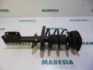 Used Front shock absorber rod, right Renault Scénic III (JZ) 1.4 16V TCe 130 Price € 35,00 Margin scheme offered by Maresia Parts
