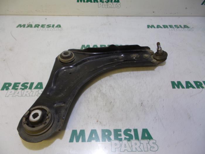 Front lower wishbone, right from a Renault Scénic III (JZ) 1.4 16V TCe 130 2011