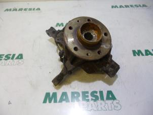 Used Knuckle, front right Renault Scénic III (JZ) 1.4 16V TCe 130 Price € 35,00 Margin scheme offered by Maresia Parts