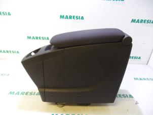 Used Armrest Renault Scénic III (JZ) 1.4 16V TCe 130 Price € 157,50 Margin scheme offered by Maresia Parts