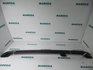 Used Roof rail kit Renault Laguna II Grandtour (KG) 1.6 16V Price € 35,00 Margin scheme offered by Maresia Parts