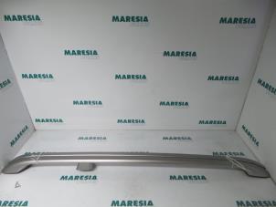 Used Roof rail kit Renault Laguna II Grandtour (KG) 1.8 16V Price € 50,00 Margin scheme offered by Maresia Parts
