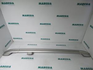 Used Roof rail kit Renault Laguna II Grandtour (KG) 2.2 dCi 150 16V Price € 50,00 Margin scheme offered by Maresia Parts