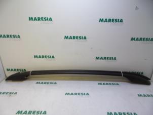 Usagé Kit rails de toit Peugeot 206 SW (2E/K) 1.4 Prix € 50,00 Règlement à la marge proposé par Maresia Parts