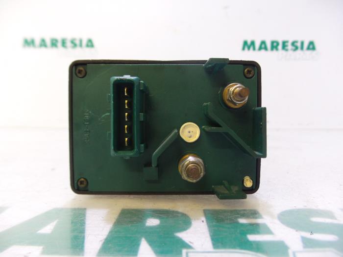 Glow plug relay from a Citroën C5 I Berline (DC) 2.0 HDi 110 2002